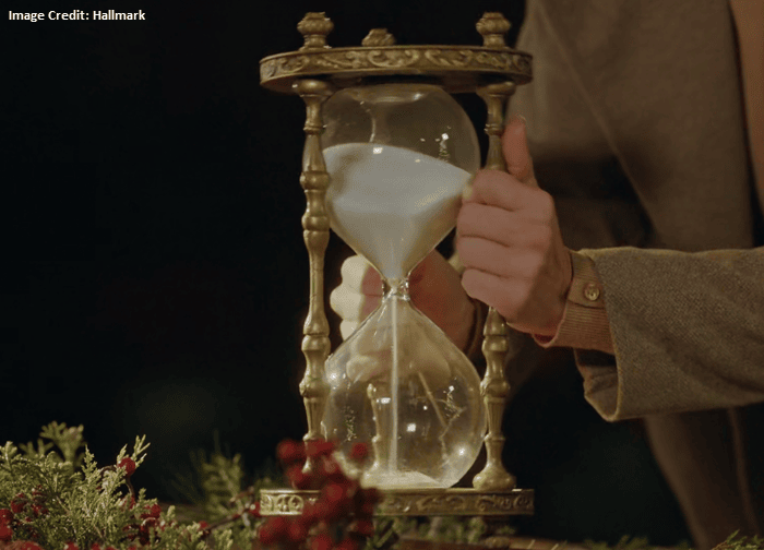 Lucy flips the hourglass - A Biltmore Christmas - Hallmark